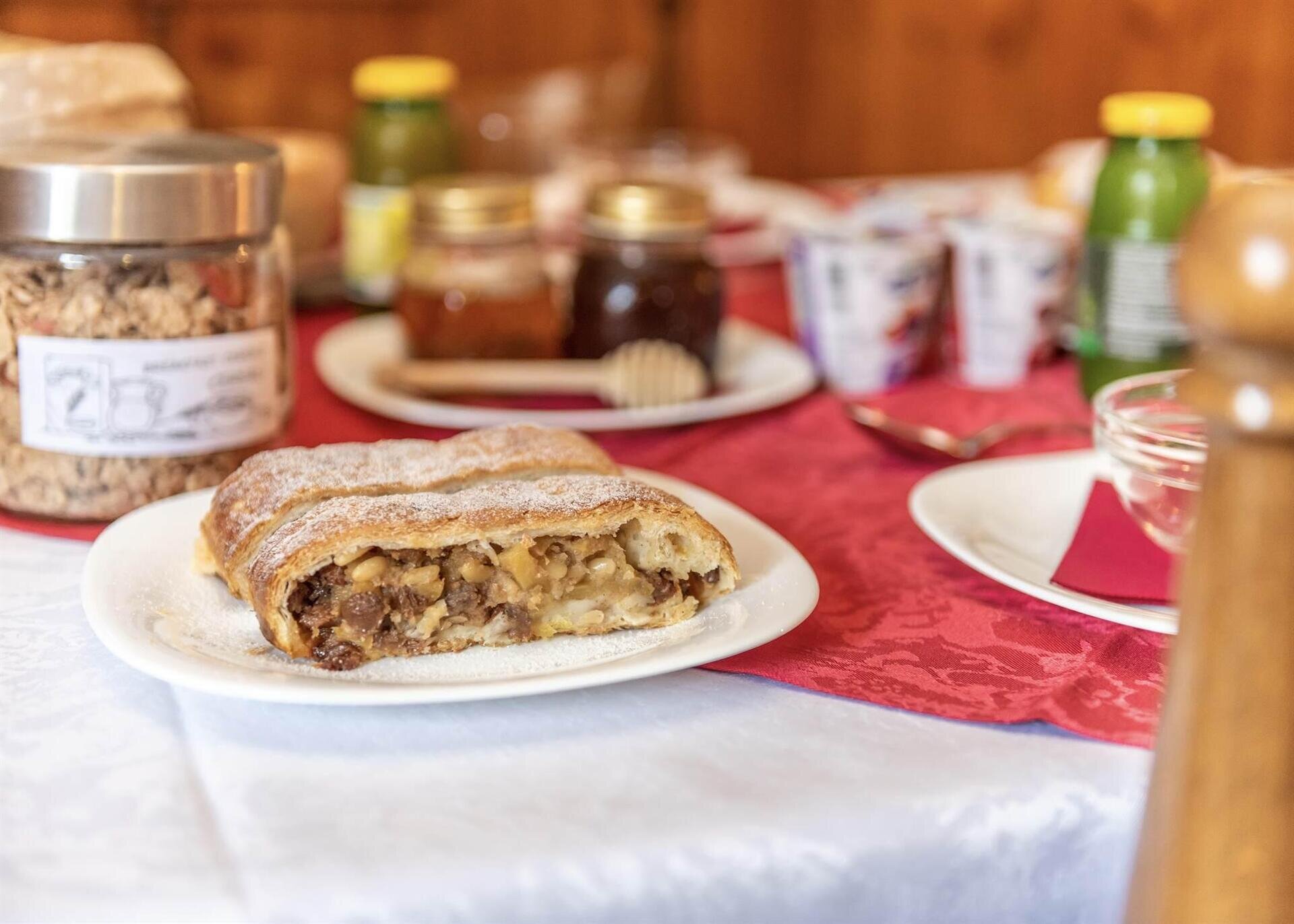 Strudel artigianale della nostra cuoca Franca