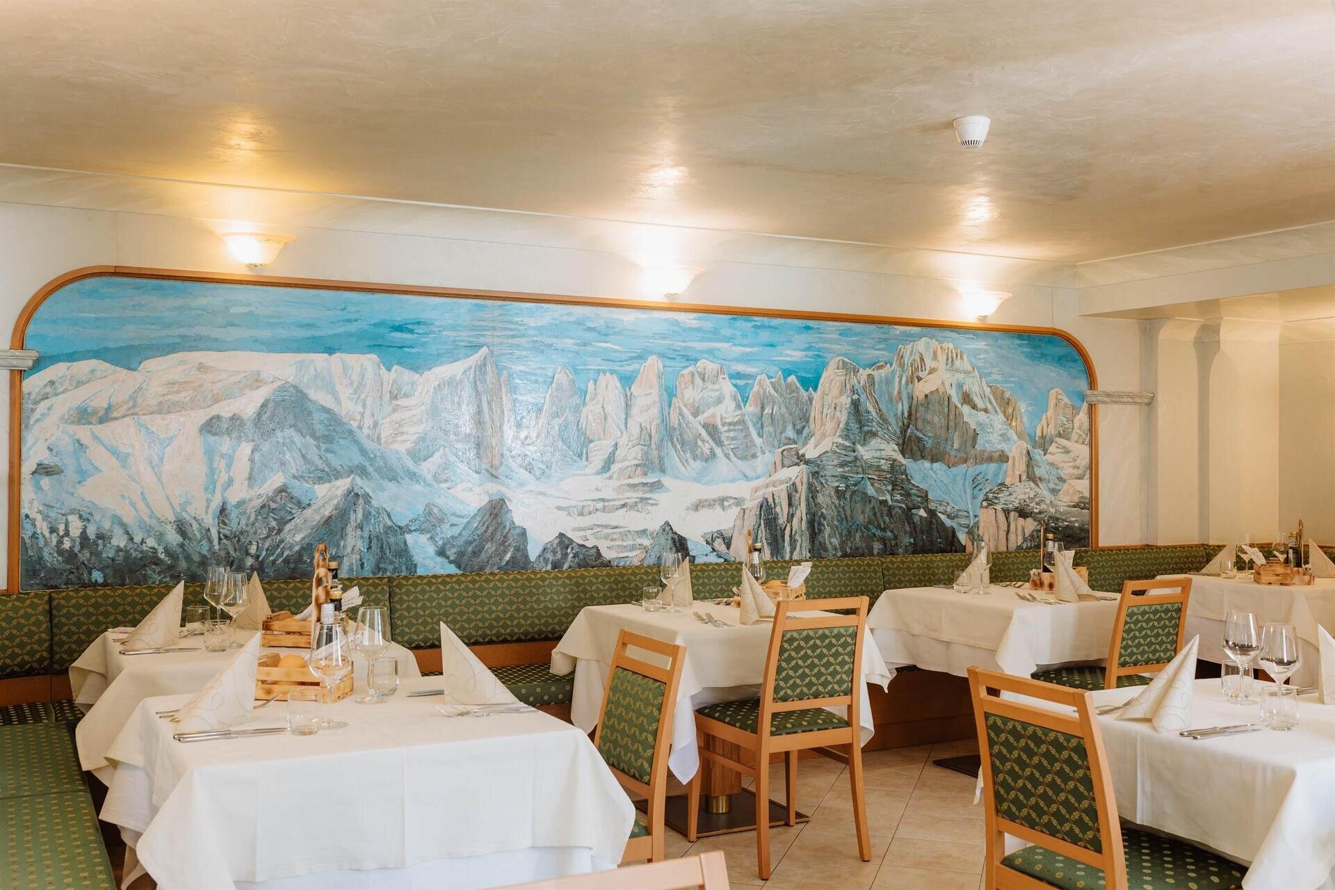 Sala Ristorante - Villa Emma M. Campiglio (3)