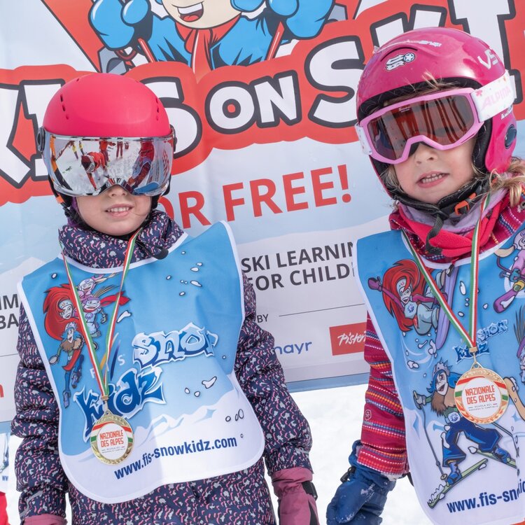 Kids on Ski